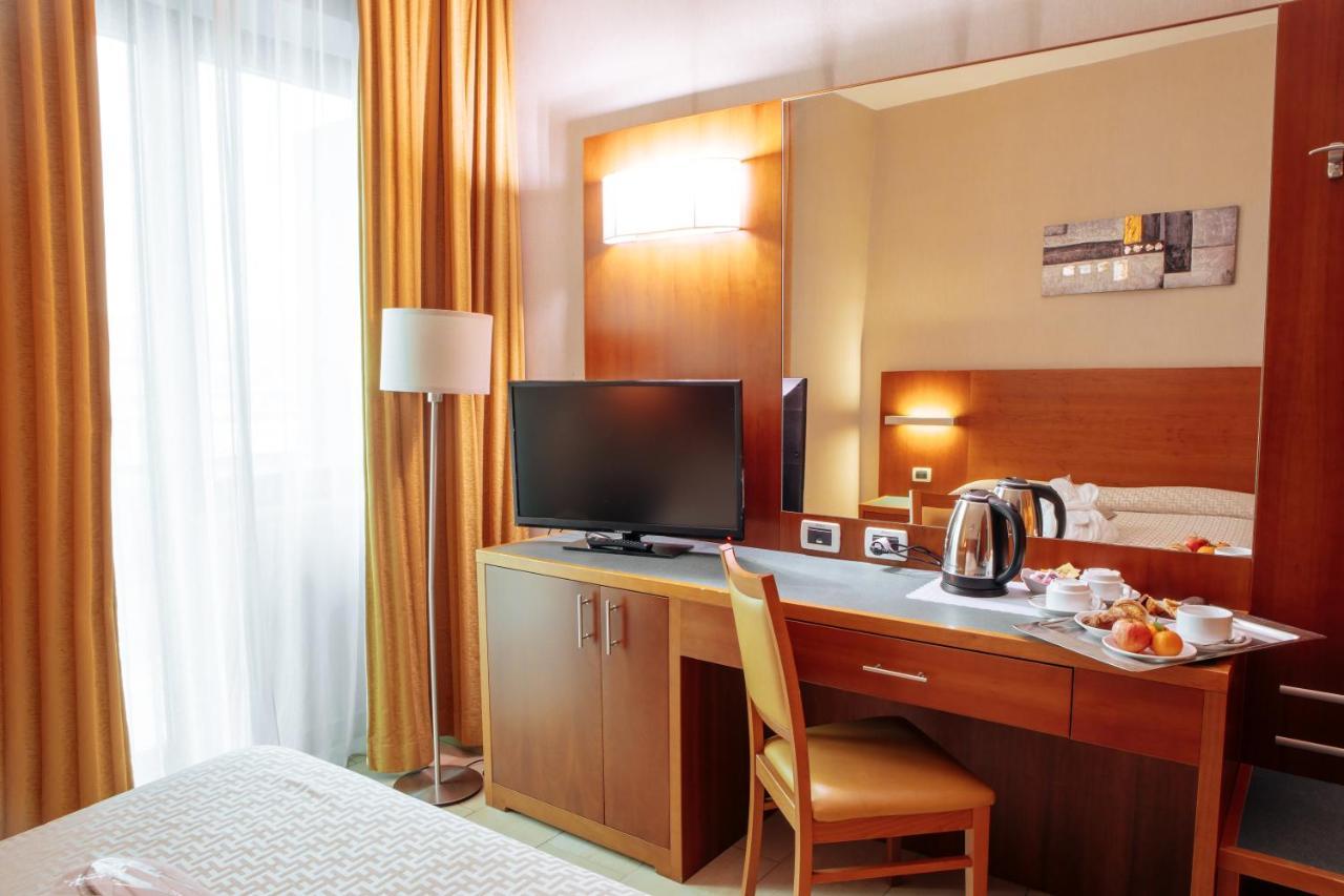 Hotel Amico Città Sant'Angelo Esterno foto