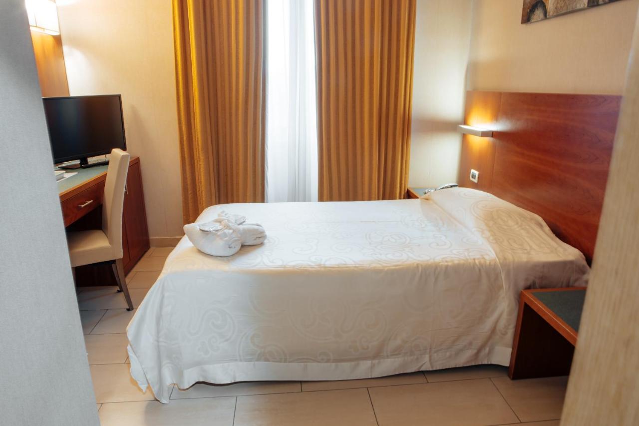 Hotel Amico Città Sant'Angelo Esterno foto