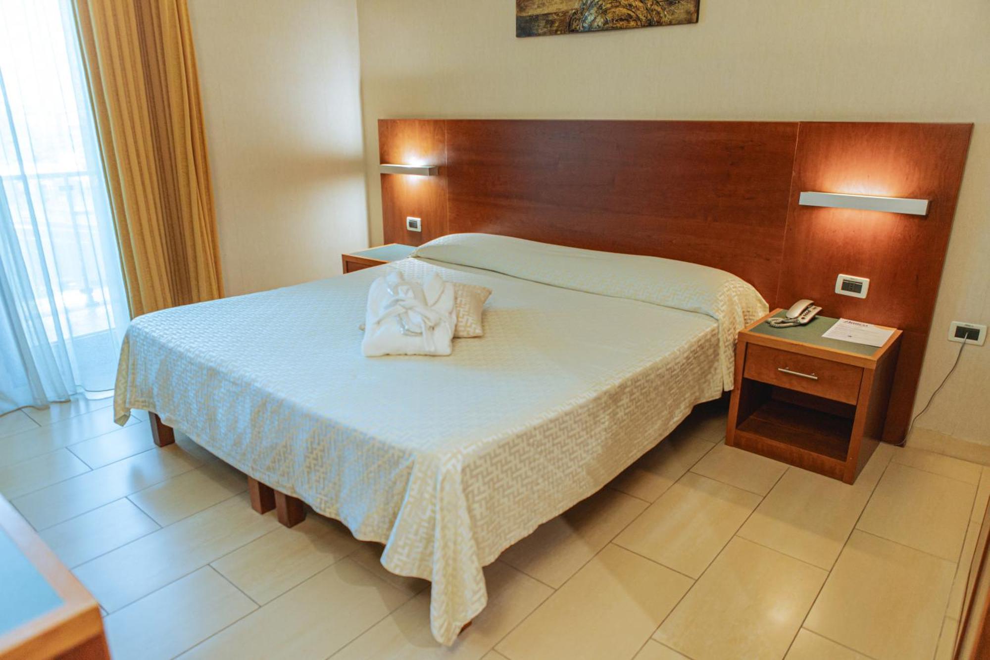 Hotel Amico Città Sant'Angelo Esterno foto