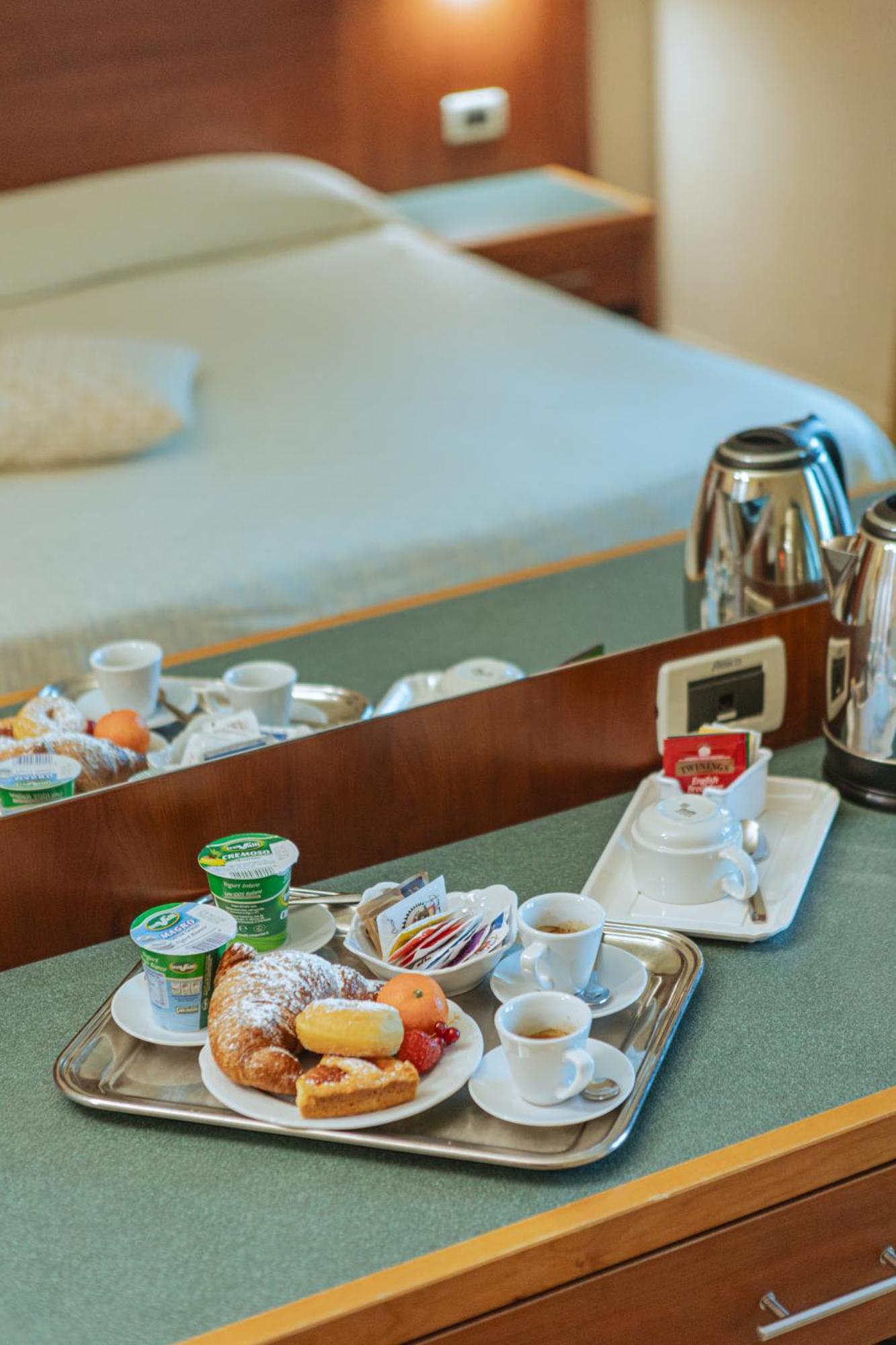 Hotel Amico Città Sant'Angelo Esterno foto